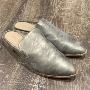 Very Volatile gold metallic mules size 10